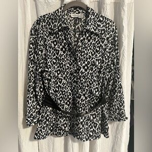 Harve Bernard button front shirt with cuffs